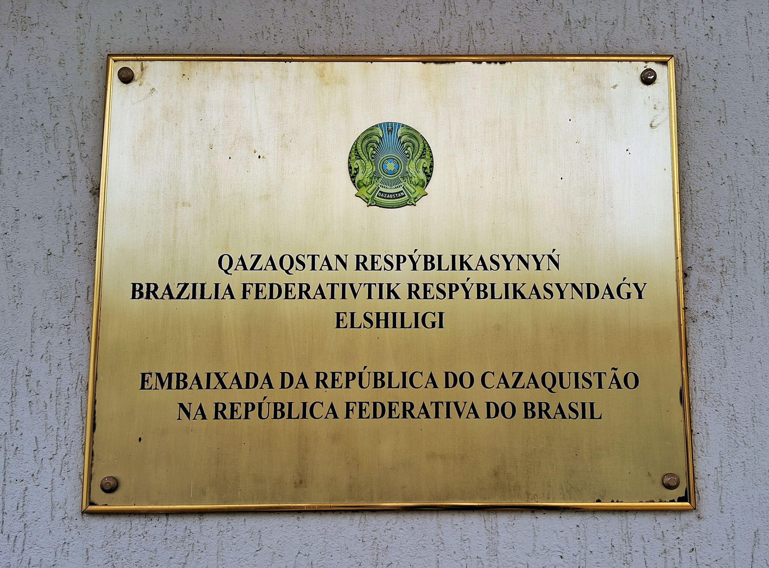 Official plaque of the Embassy of Kazakhstan in Brazil.