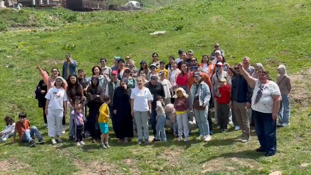 Families gathered on the Pioneer slope during Save Pioneer Together day