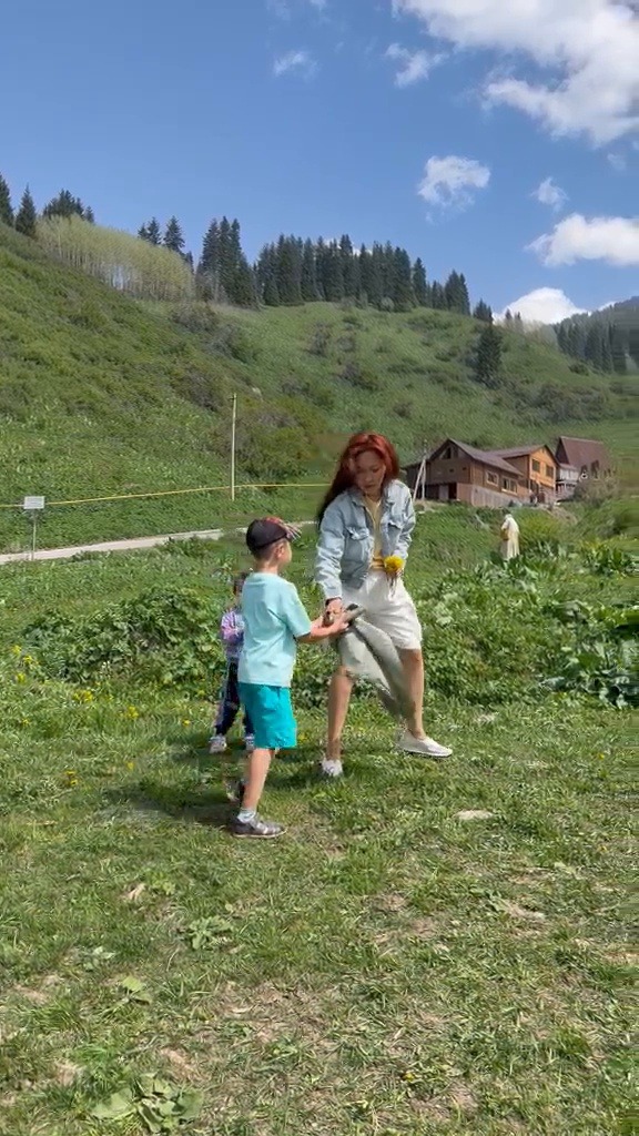Families participating in cleaning the Pioneer slope