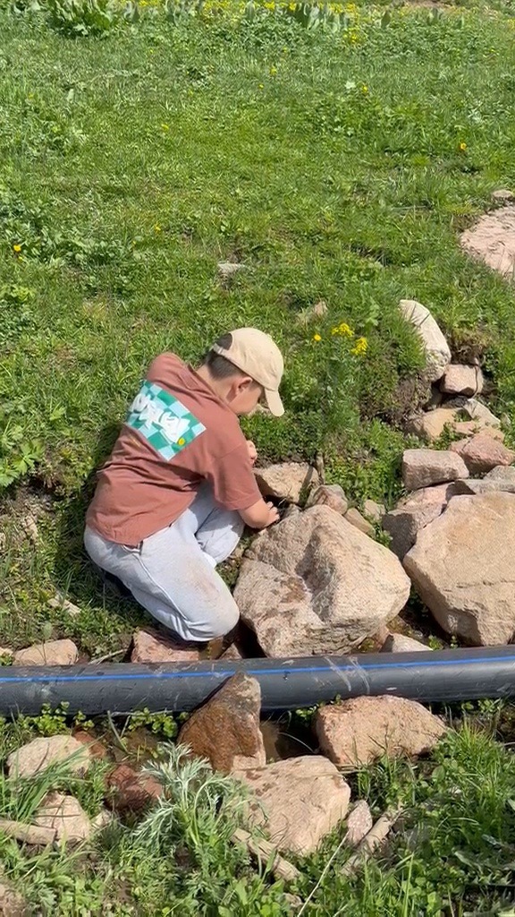 Child participating in cleaning the Pioneer slope